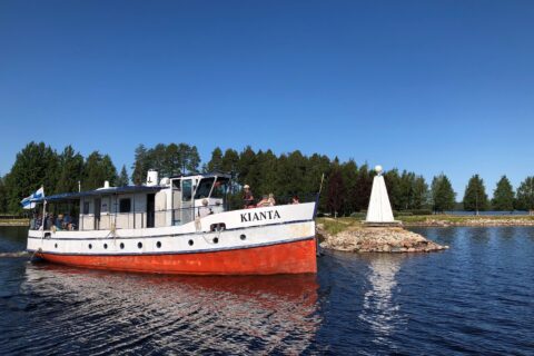 Kianta-laiva Kiantajärvellä.
