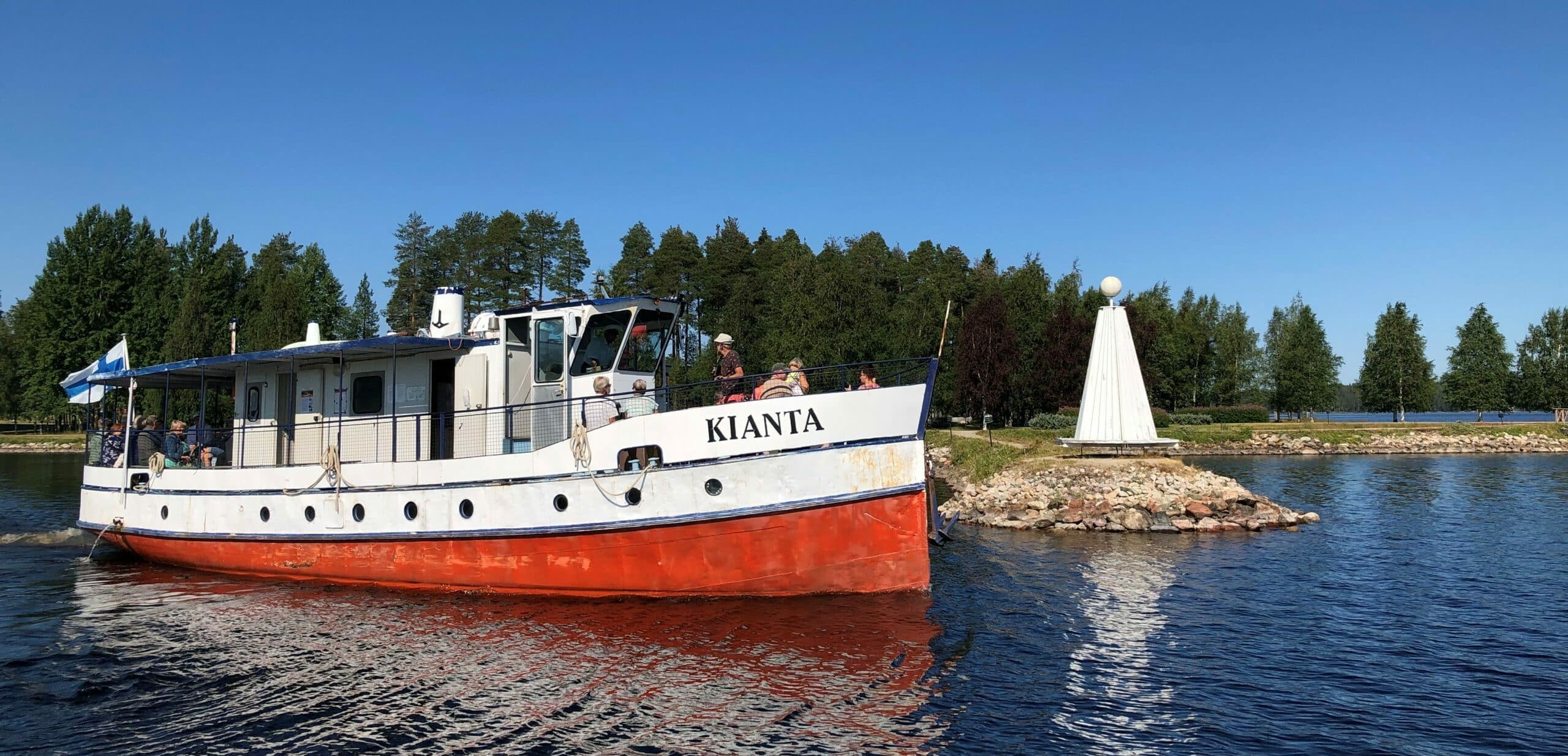 Kianta-laiva Kiantajärvellä.