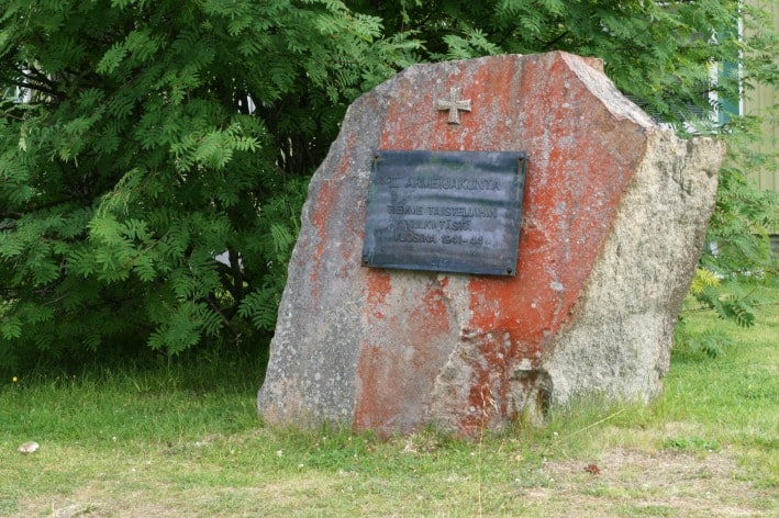 III Armeijakunnan muistomerkki Raatteen tiellä.