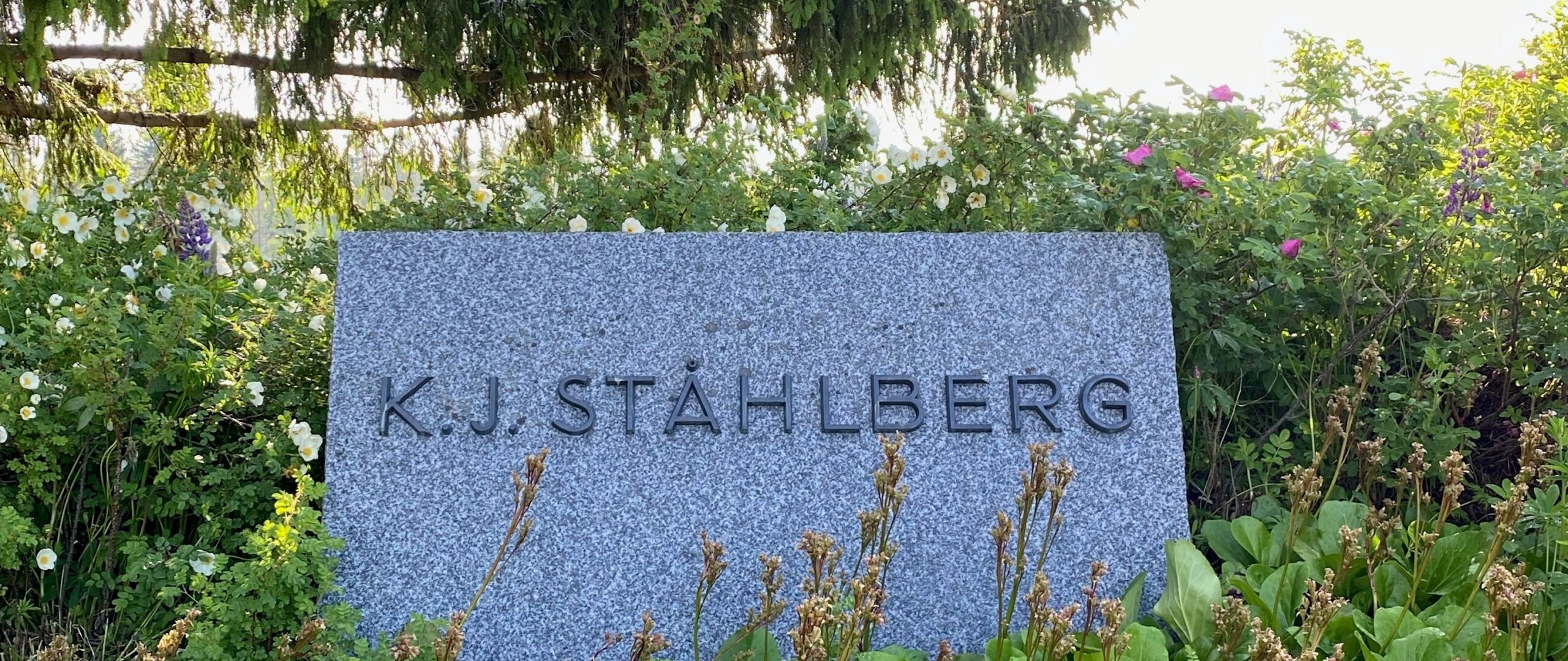 K. J. Ståhlbergin muistomerkki.