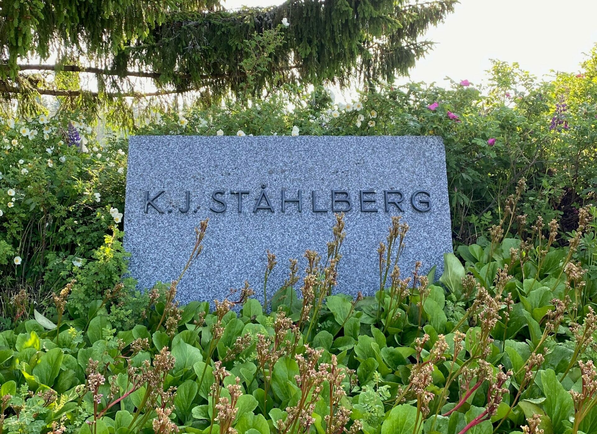 K. J. Ståhlbergin muistomerkki.