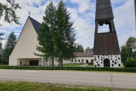 Suomussalmi kirkko Suomussalmen pääkirkko ulkoapäin kuvattuna.