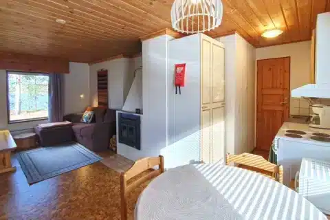 Hossan Lumo Mökki 8