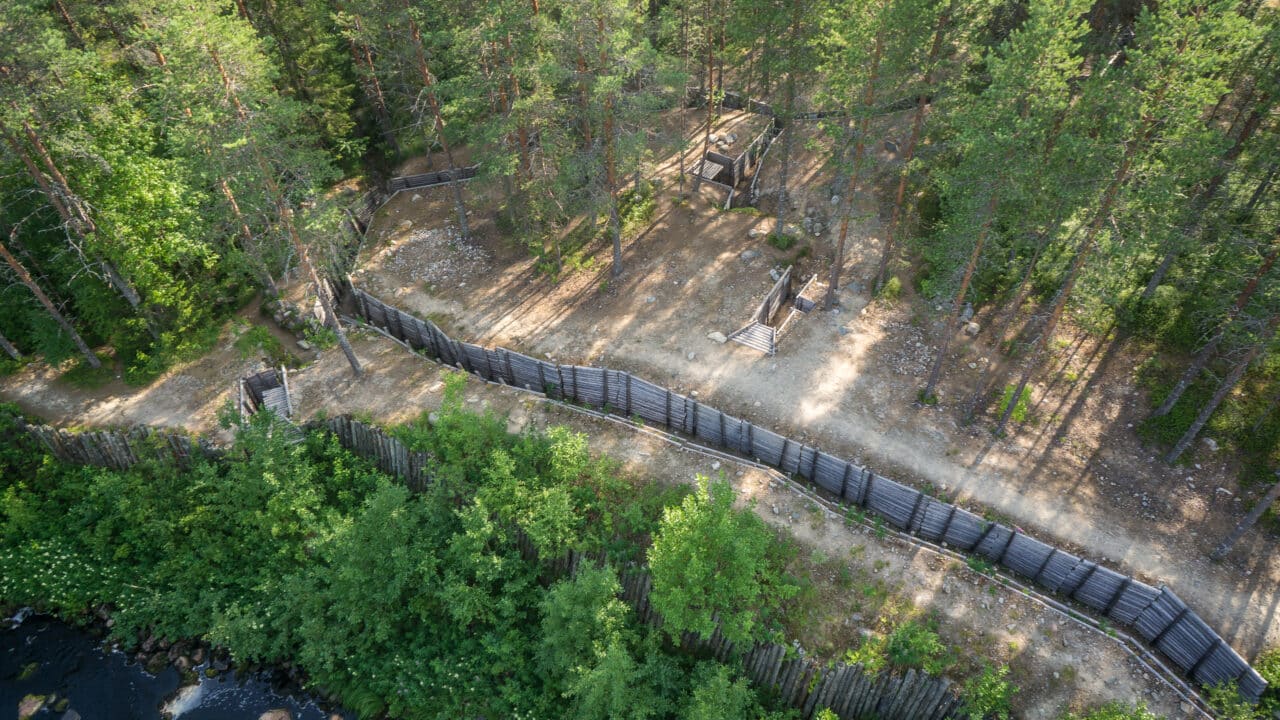 Purasjoen puolustusasema, juoksuhautoja.
